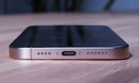 Le port USB-C de l'iPhone 16 Pro Max.