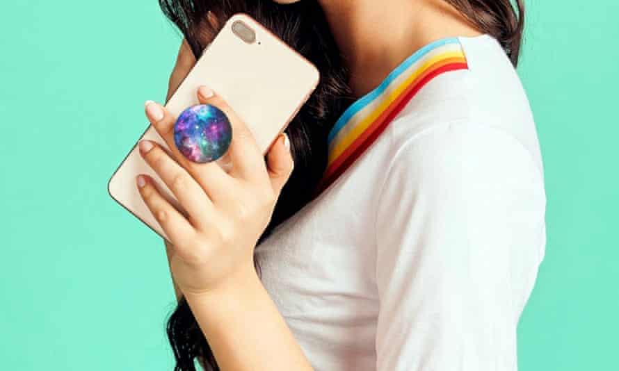 Give your phone a knob on the back with the collapsable Popsocket.
