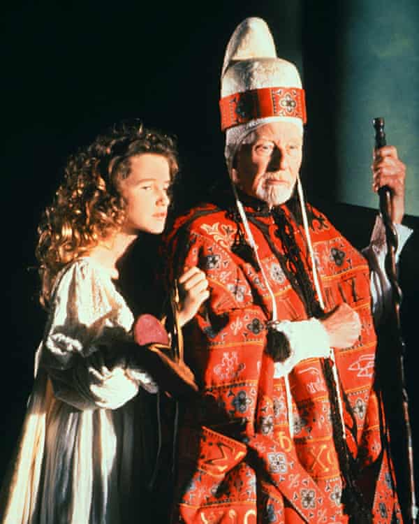Isabelle Pasco and John Gielgud in Prospero's Books, by Peter Greenaway. Emi Wada designed the costumes for three of her films.