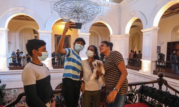 Sri Lankans take selfies inside the occupied presidential palace.