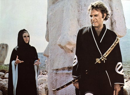 Taylor and Burton in black robes