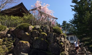 The garden, temple and guesthouse at Eko-in monastery, Koyasan.