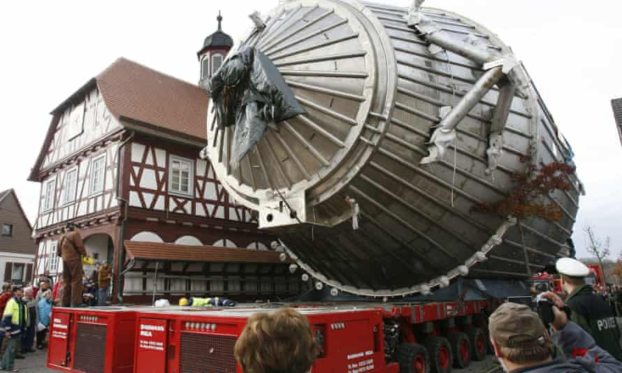 The 200-tonne giant spectrometer is transported through Leopoldshafen in Germany