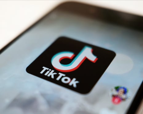 TikTok Canlı akışı sanal hediyeler özelliğine sahip arayüz