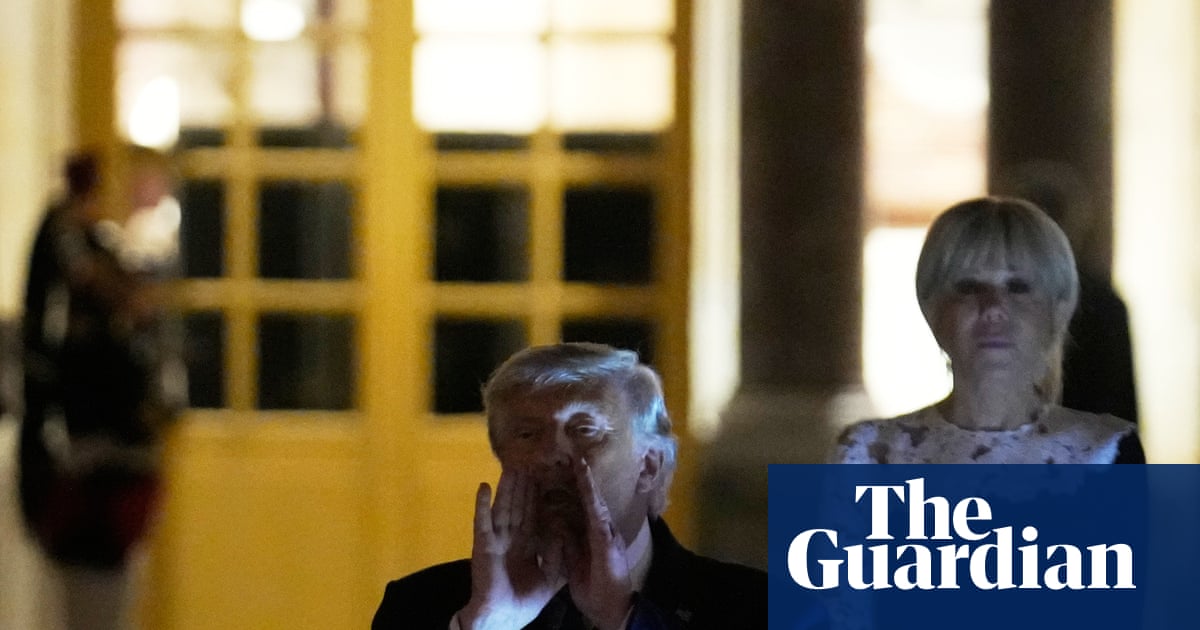 Trump news at a glance: Donald Trump surrenders himself to Iran deal
