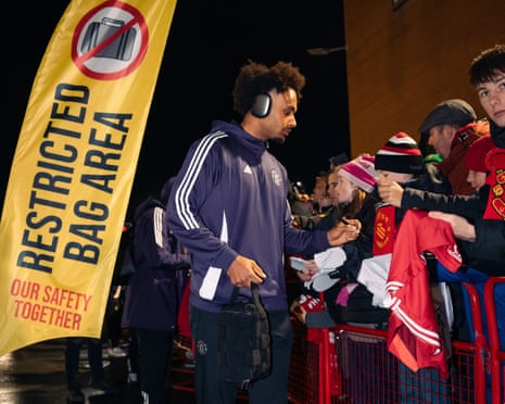 Joshua Zirkzee arrives at Old Trafford.