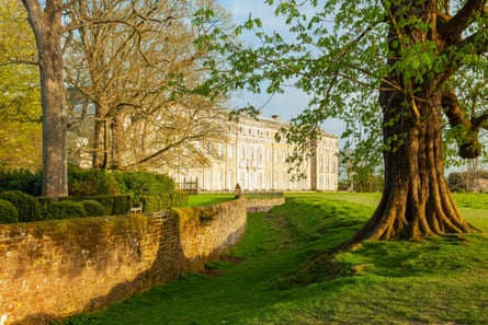 Spring evening at Petworth House.