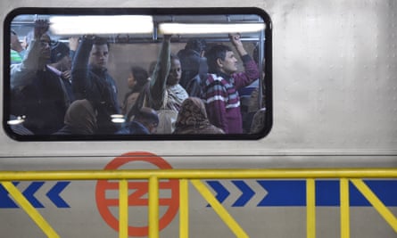 Passengers on the metro in Delhi on the first day of the ‘odd-even’ car ban experiment.