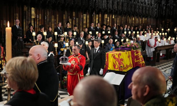 Queen Elizabeth II: From public pomp to a personal household farewell | Queen Elizabeth II 1 The imperial state crown is removed from the coffin at the committal cervice for the Queen at St George’s Chapel in Windsor Castle.