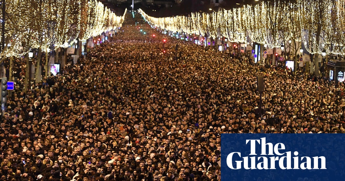 1m people gather on Champs-Élysées in Paris to see in new year