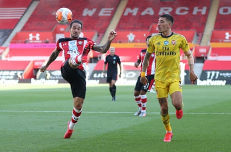 Southampton’s Danny Ings controls the ball h Arsenal’s Hector Bellerin looks on.