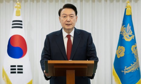 Güney Kore Devlet Başkanı Yoon Suk Yeol, Seul'deki başkanlık konutunda konuşuyor.
