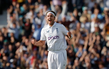 Stuart Broad celebrates the wicket of Alex Carey, the 604th and last of his Test career, to win the fifth Test at the Oval and level the Ashes series.