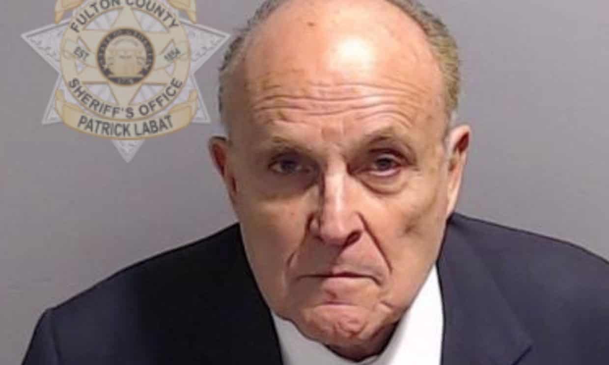Trump allies Rudy Giuliani and Sidney Powell arrested in Georgia, released on bond in election interference case (latimes.com)
