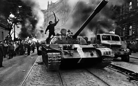 Soviet tanks roll into Prague, 1968