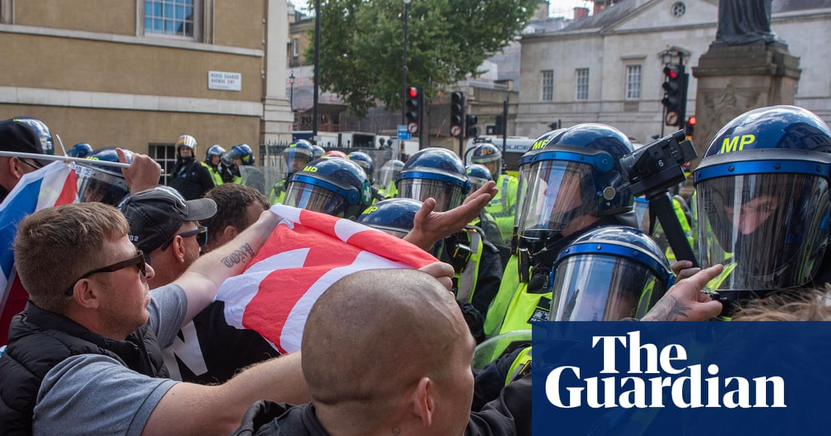 Police arrest man filmed at far-right rally allegedly calling for Keir Starmer to be shot
