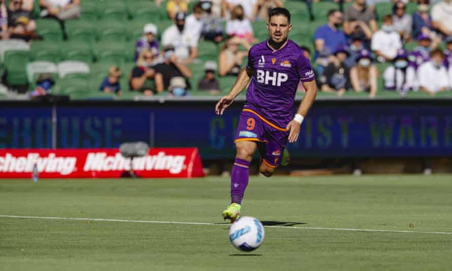 Bruno Fornaroli for the Socceroos: stroke of genius or stop gap to paper over cracks? | Australia 2 Fornaroli breaks forward with the ball against Adelaide United earlier this month.