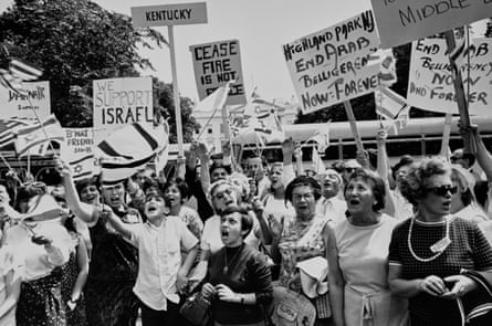 people hold signs in support of Israel