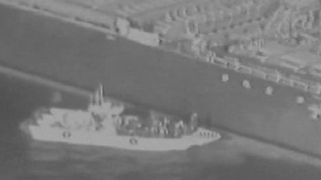 Footage US military claims shows Iranian patrol boat removing limpet mine from tanker  – video
