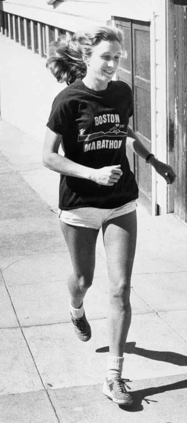 Joan Ullyot running in 1974.