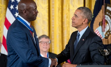 Michael Jordan receives the presidential medal of freedom from Barack Obama in 2016.