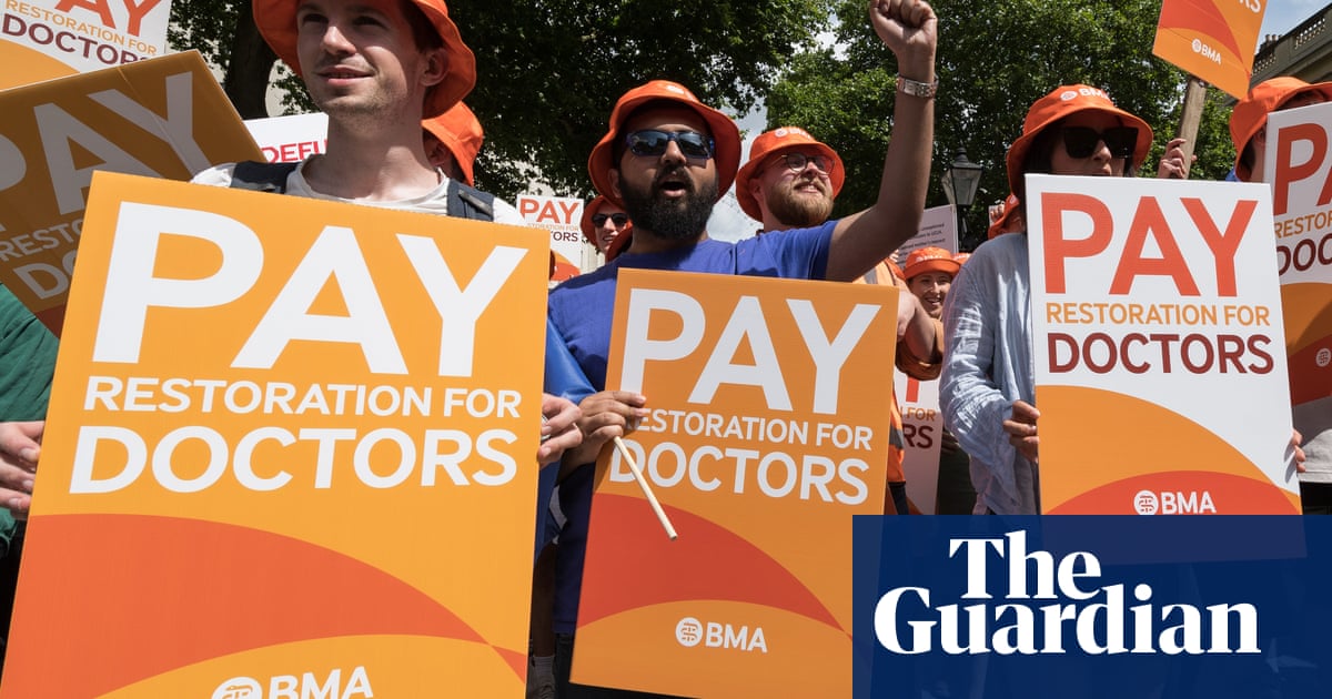 NHS bosses fear fresh strikes in England as resident doctors seek 29% pay rise