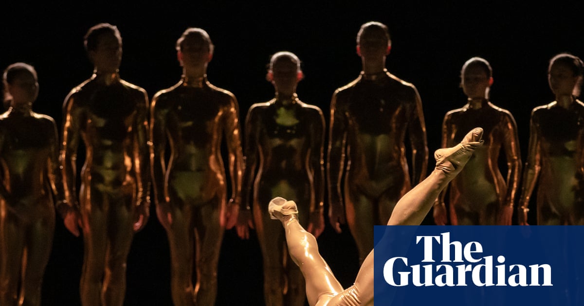 Toe-to-toe boxers, a moving maze and comedy flamenco: Edinburgh festival 2026’s hottest dance and circus