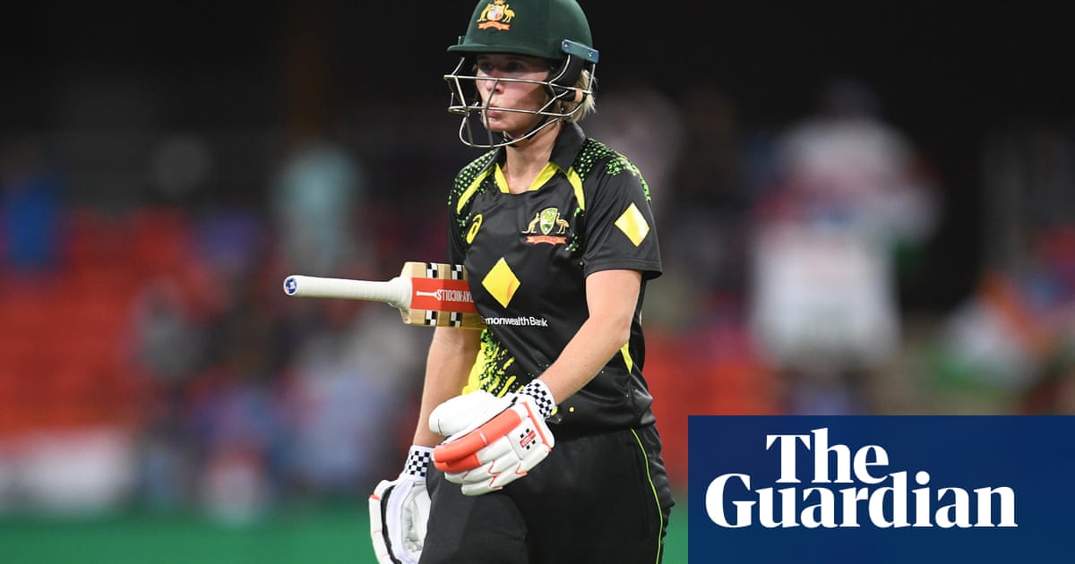 L'Australia ha inflitto il colpo di Ashes dopo che Beth Mooney si è rotta la mascella in un incidente di allenamento