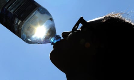 Perth Heatwave Temperatures Climb Above 40c For Fourth Day In A Row Perth The Guardian