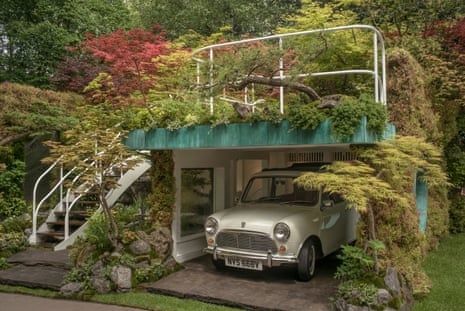 A garden for car enthusiasts.... The Senri-Sentie-Garage garden