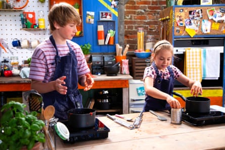 Buddy Oliver makes pizza in his new show, Cooking Buddies