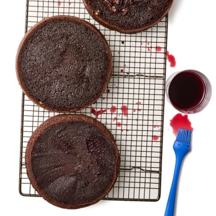 Drain the cooked cherries and mix 50ml of their syrup with the kirsch. Use a bread knife to cut the cooled cake into three layers.