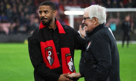 Los copropietarios Michael B Jordan y Bill Foley fueron presentados al campo antes de la derrota del Bournemouth ante el Crystal Palace.