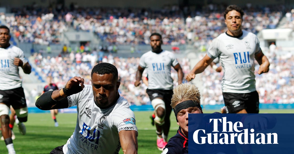 Pollock’s hat-trick powers England’s 11-try Nations Championship mauling of 14-man Fiji