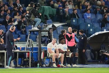 Sam Underhill and Maro Itoje in the sin-bin during the second half