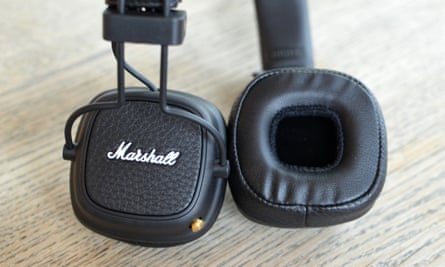 Marshall Major IV Review [Why They Beat Wireless Earphones] 