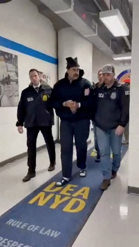 Nicolás Maduro flanked by DEA officials walking along