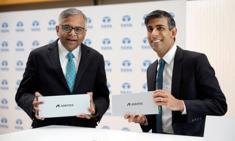 Chandrasekaran and Sunak, both in suits, stand smiling for a photograph