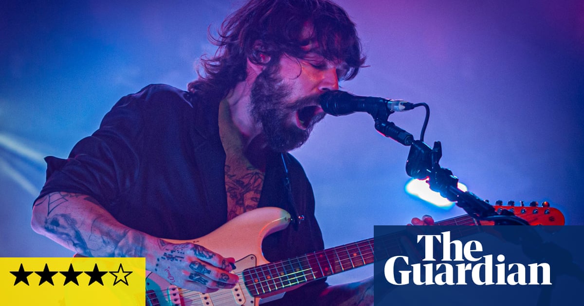 Biffy Clyro review – vital return for the Renaissance men of rock