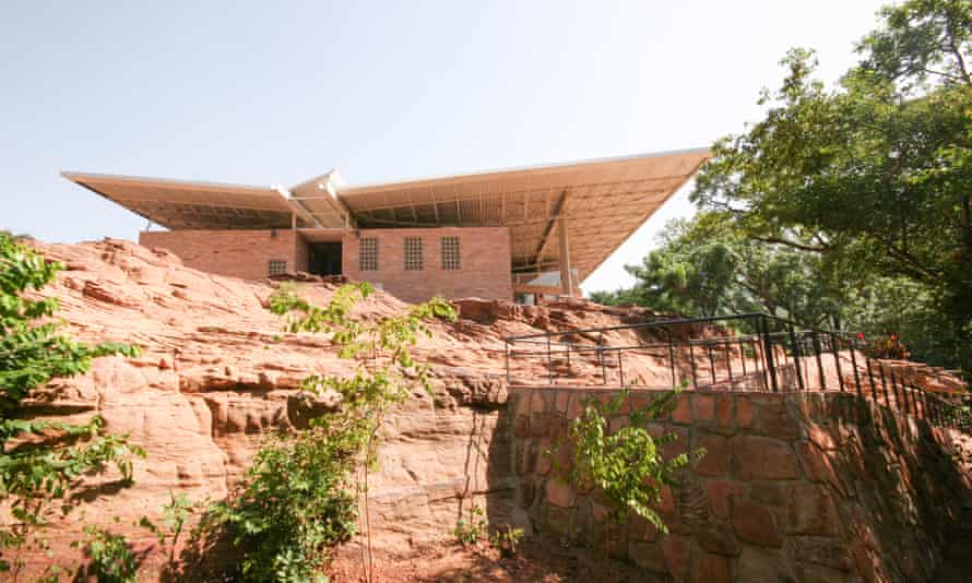 Parte del trabajo de Keri para reconstruir el parque nacional en Bamako, Malí.