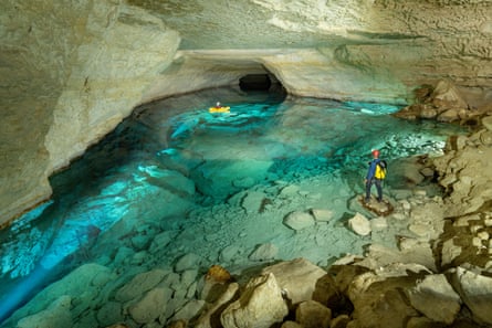 An underground river and aquifer