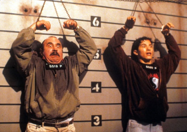 Bob Hoskins a John Leguizamo ve filmu Super Mario Bros (1993).