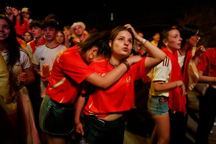 Fans react in the Plaza de Colon.