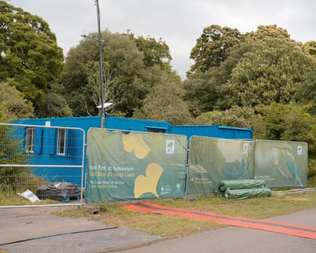 Boards and blue temporary shelters in the park