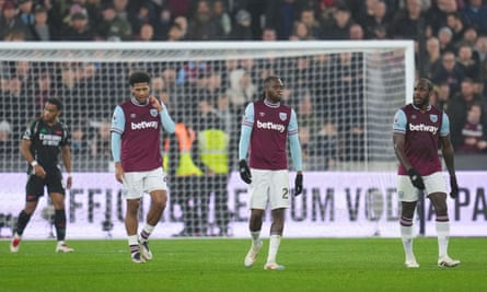 Dejected West Ham players during the home defeat by Arsenal.