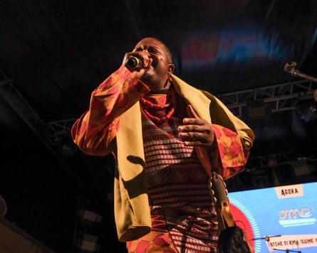 Patche di Rima performs on stage