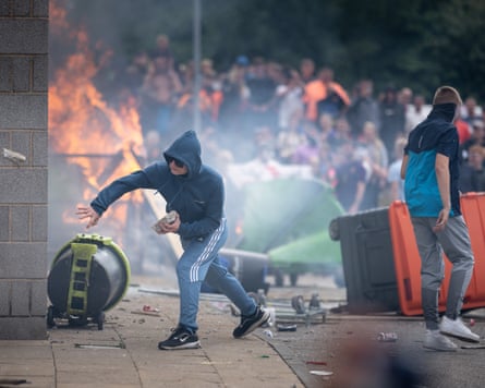 Anti-migration protesters outside the Holiday Inn Express in Rotherham, August 2024.