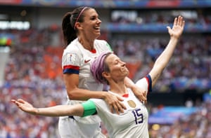 Alex Morgan y Megan Rapinoe protagonizaron el equipo femenino de EE. UU. En la Copa del Mundo de 2019.