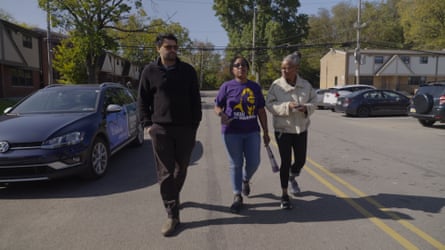 Oliver Laughland accompanies the Democratic canvassers Leslie Hughes (centre) and Luwaunna Adams in Pittsburgh