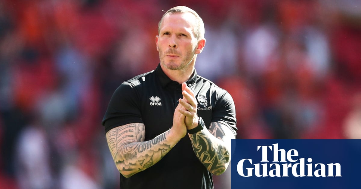 Lincoln manager Michael Appleton reveals testicular cancer diagnosis